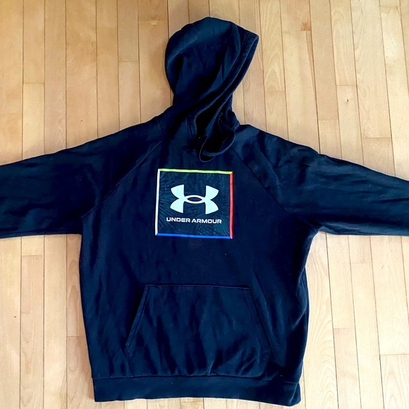 UA Men’s Hoodie (like New) - Picture 3 of 4